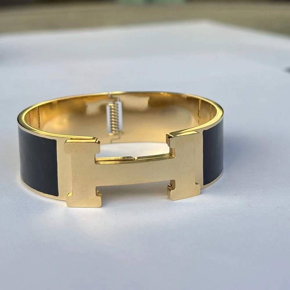 Gold and Black Bracelet - Picture 1 of 1